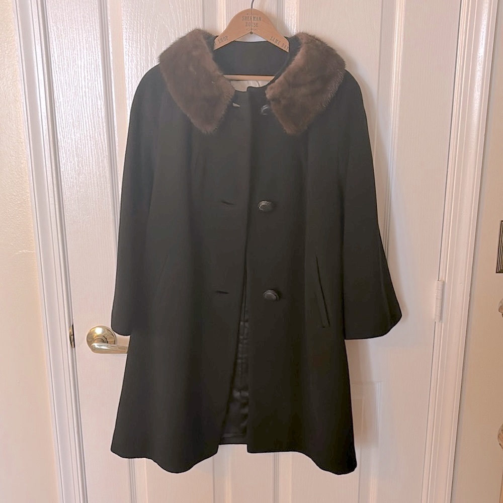 Vintage Davison’s Cashmere coat with mink collar. M/L smoke free. 1970’s.